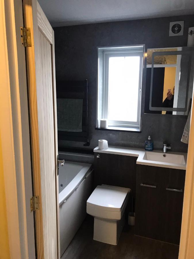 Double Room Next To Burnham Elizabeth Line Station Slough Exterior foto